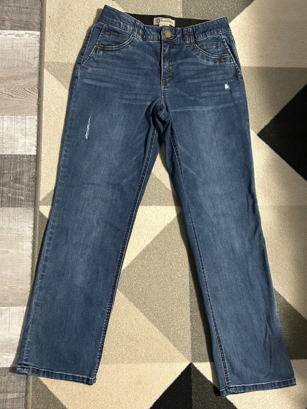 Democracy Ab Technology Lightly Distressed Straight Leg Jeans Women's 6